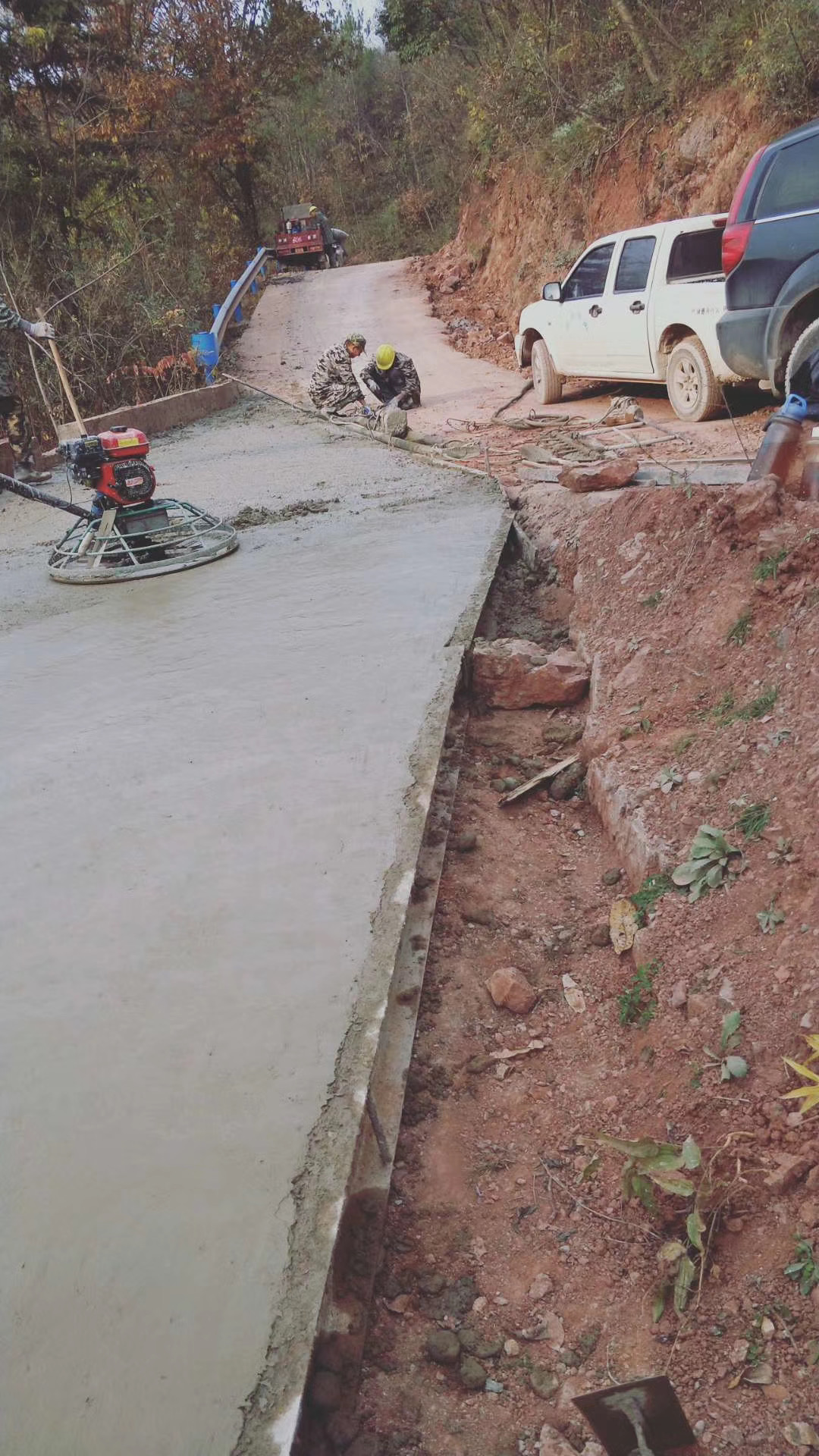 xx景区山路混凝土施工(图2)